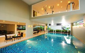 โรงแรมบอสส์ สวีท นานา